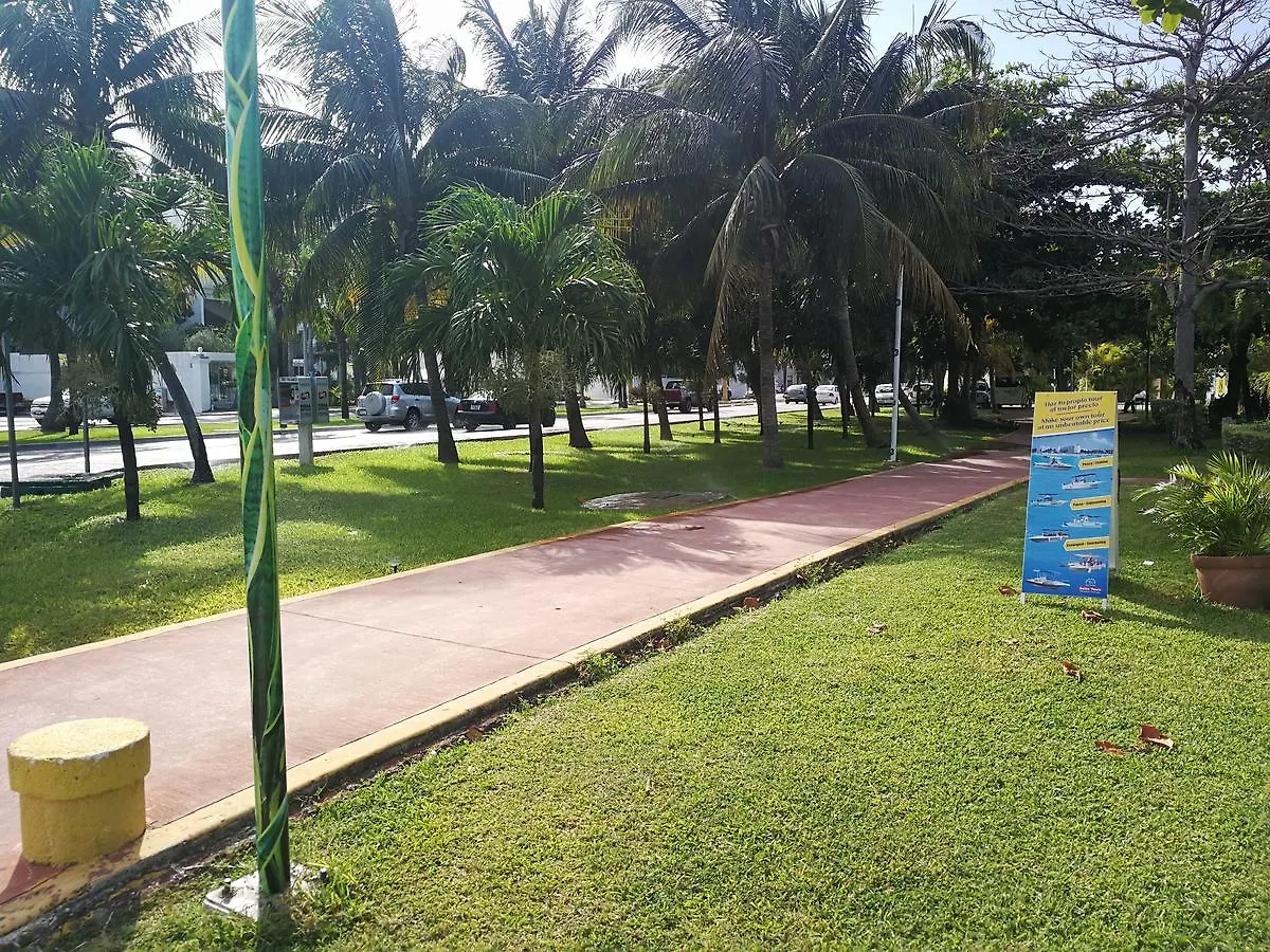 Ocean View Hotel Zone Studio Cancún 0*, Cancun
