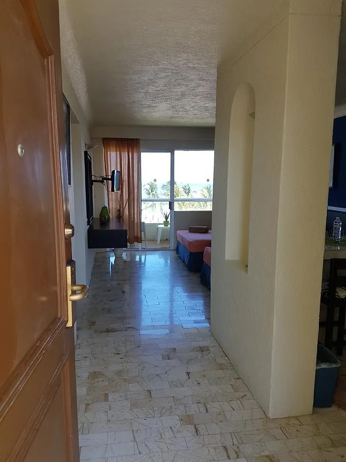 Ocean View Hotel Zone Studio Cancún 0*, Cancun